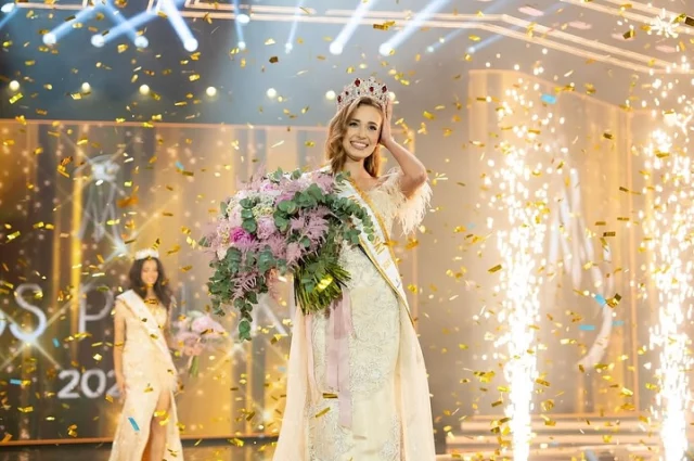 👸🏼 @miss.polski 2025 už zná svou vítězku!
Titul získala @oliwia.mikulska , která zazářila i během přehlídky v našich plavkách RELLECIGA.

Jsme hrdí, že jsme mohli být součástí této prestižní události a naše modely vynikly na jednom pódiu s krásou, talentem a charismatem nejvíce inspirativních žen Polska.

Gratulujeme i dalším vítězkám:
👑 1. Vicemiss – @julia_czesak
👑 2. Vicemiss – @julia_uchronska
👑 3. Vicemiss – @ewa_bochenko
👑 4. Vicemiss – @julaaant

RELLECIGA nepatří jen na pláž. Patří tam, kde se září, kde je styl a ženská síla – přesně jako na pódiu Miss Polski.
Tohle je krása s postojem. Tohle je RELLECIGA. 💎

#Relleciga #MissPolski2025